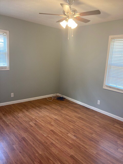 Building Photo - 2126 Lakeview Dr