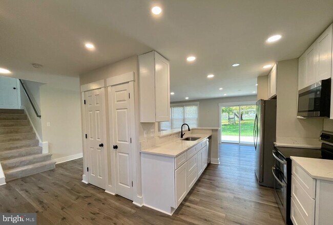 Foto del edificio - 2504 Little River Rd