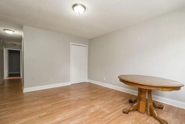 Foto del edificio - 482 Arthur St SW