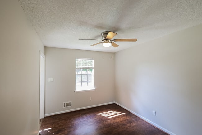 Building Photo - 1708 English Knoll