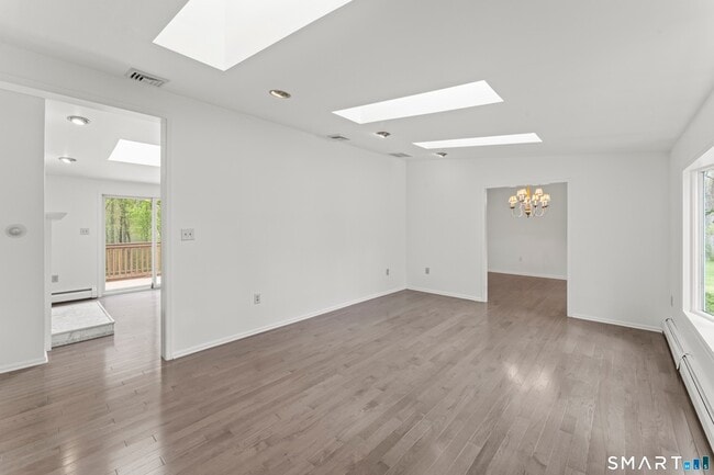 Building Photo - 89 Cranbury Dr