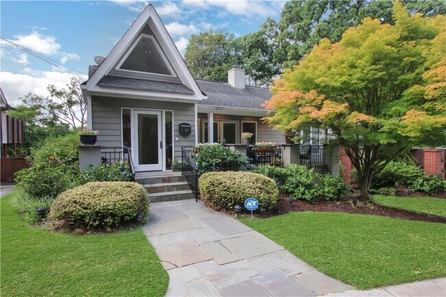 Foto del edificio - 925 Highland Terrace NE