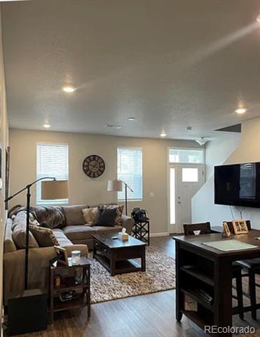 Foto del edificio - 1038 Oak Cir