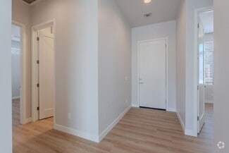 Building Photo - 6041 E Valley Way