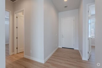 Building Photo - 6041 E Valley Way