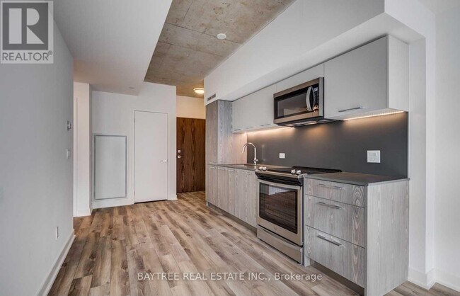 Photo du bâtiment - 30 Baseball Pl