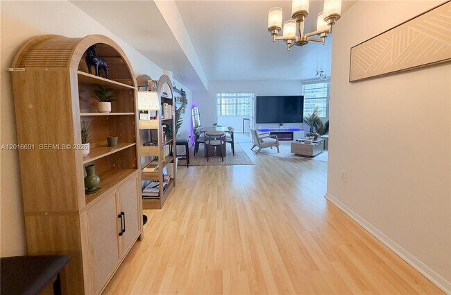Building Photo - 825 Brickell Bay Dr