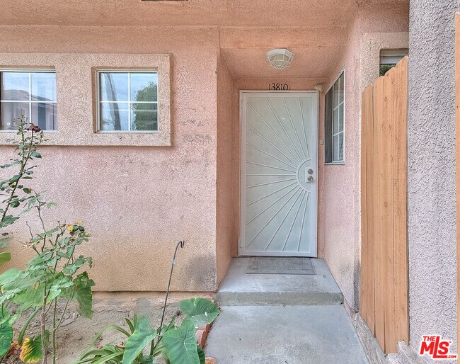 Foto del edificio - 13810 Funston Ave