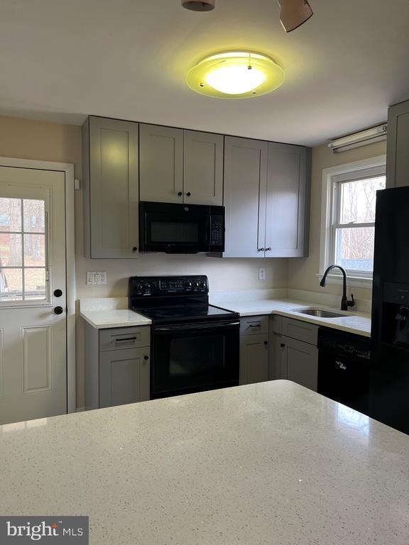 Foto del edificio - 101 Captain Brendt Dr