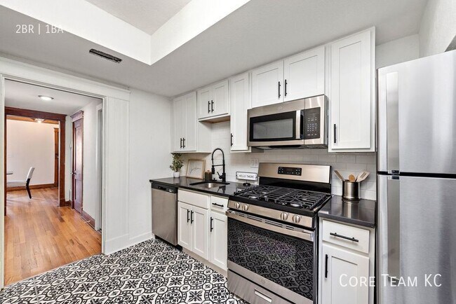 Building Photo - Charming two bedroom!