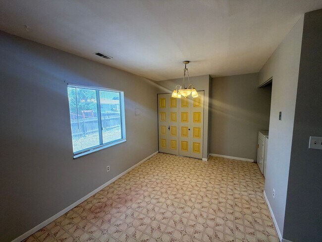 Foto del edificio - 4471 E Pikes Peak Ave