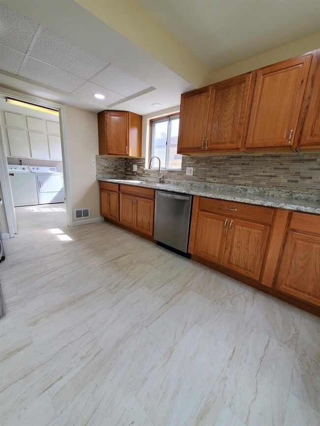 Building Photo - Updated 3 Bedroom Ranch w/ Tiled Flooring ...