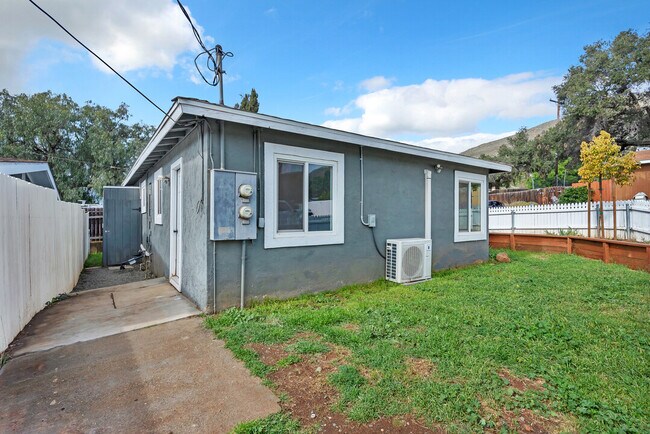 Building Photo - 1222 Willowside Ter