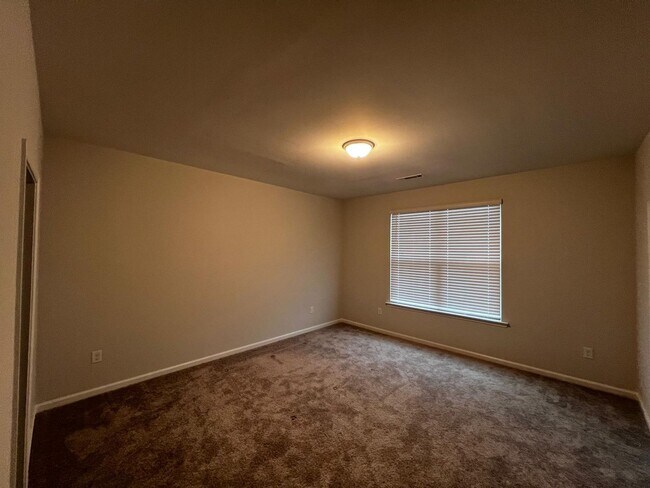 Building Photo - Enjoy this late 2023-built home with all t...