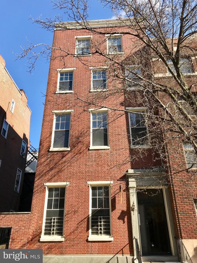 Building Photo - 317 S 10th St