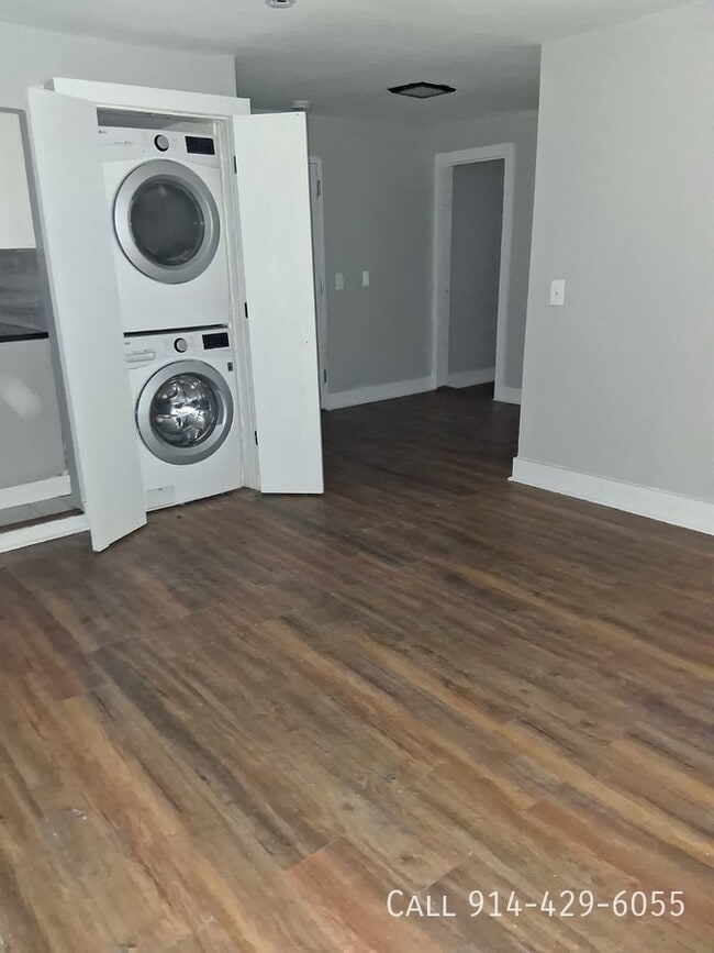 Building Photo - 23 E 4th St