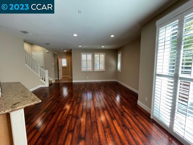 Building Photo - 233 El Paseo Cir
