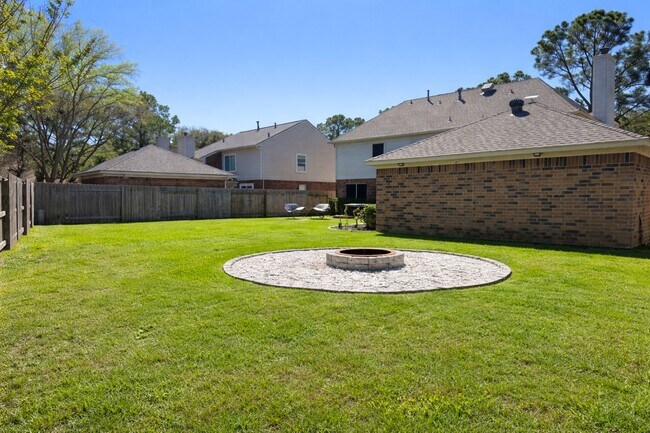 Foto del edificio - 16910 Country Bridge Rd