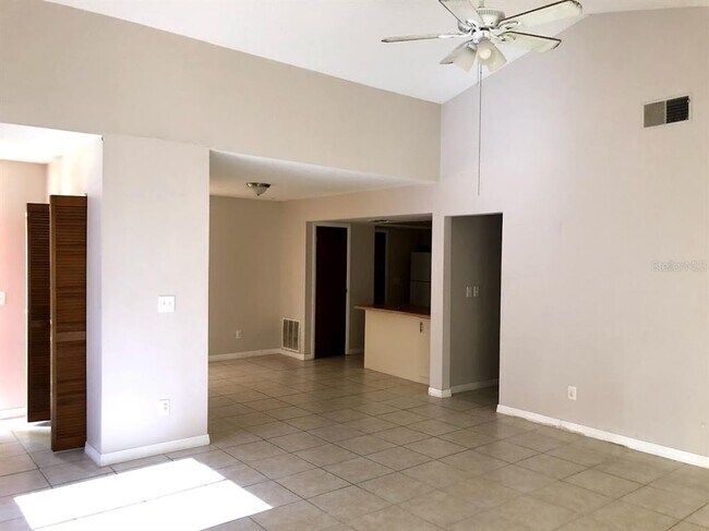 Foto del edificio - 732 Willow Dr