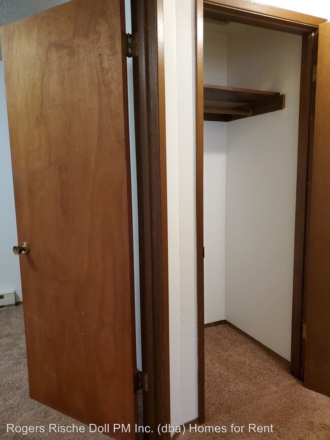 Building Photo - 112 W Henni Rd