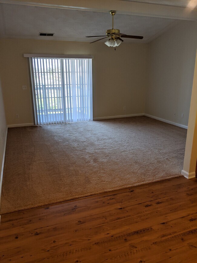 Building Photo - 5601 Chariot Run Dr