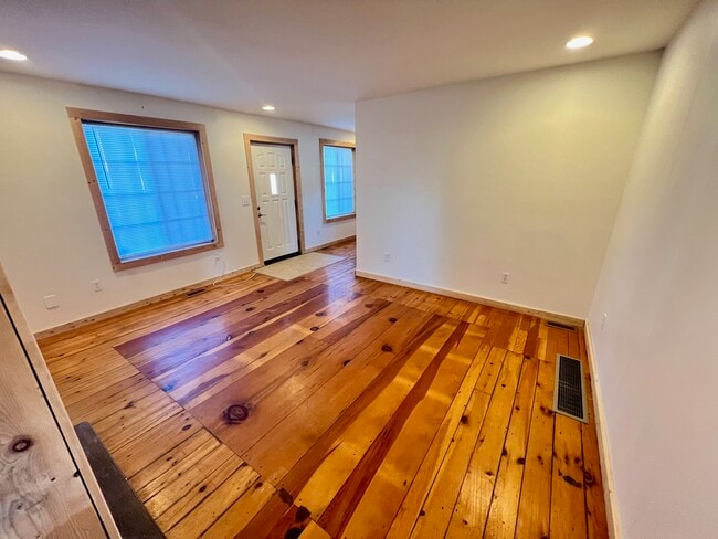Building Photo - 611 S Dewitt St