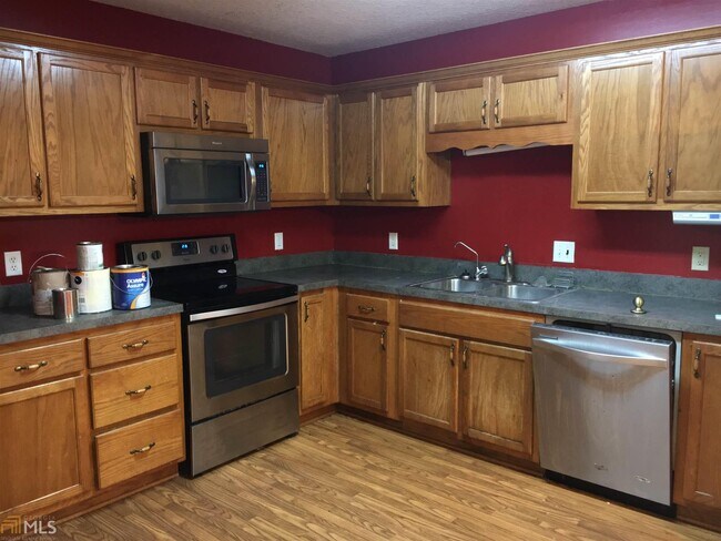 Building Photo - 211 Norwood Dr