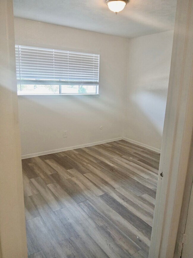 Foto del edificio - 7818 Calhoun Rd