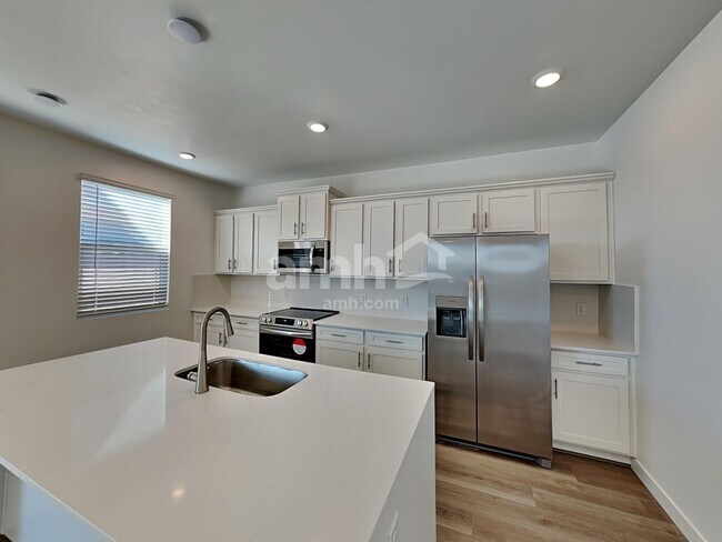 Building Photo - 6564 E Paseo Alga