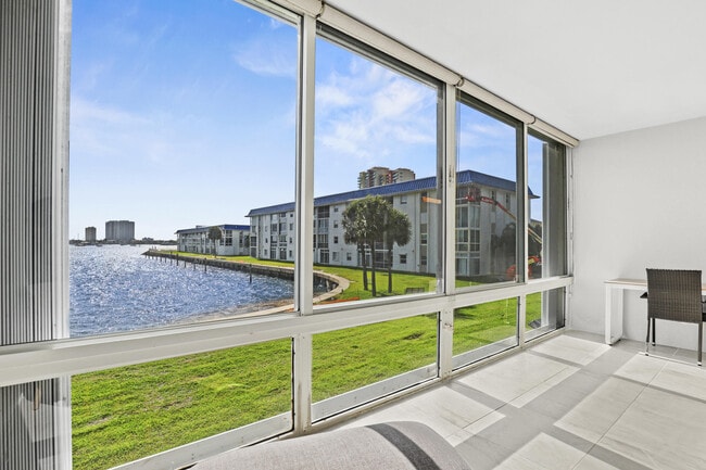 Foto del edificio - 2936 Lake Shore Dr