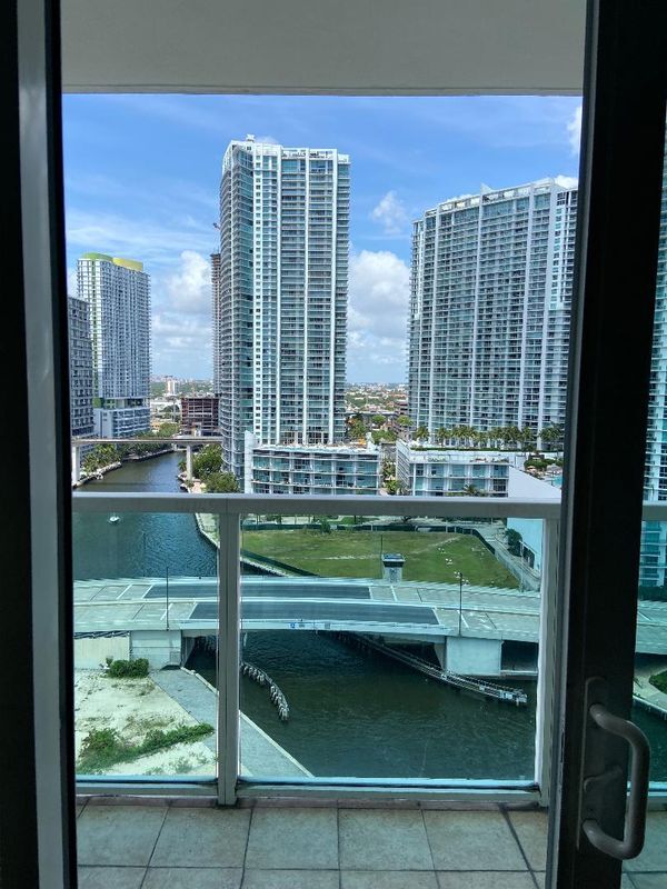 Foto del edificio - 2528 SE 14th Ave
