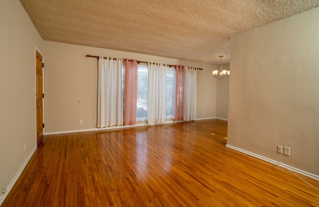 Building Photo - 2318 10th St