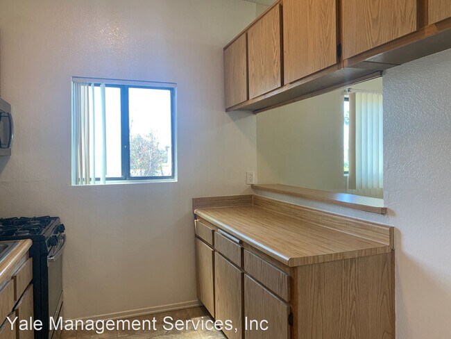 Building Photo - 5637 Hazeltine Ave