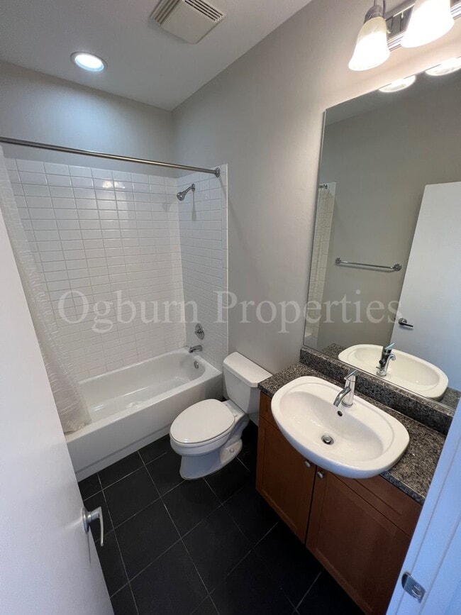 Building Photo - 807 Holly Ave-2BR/2BA-3 Level Townhouse!!!