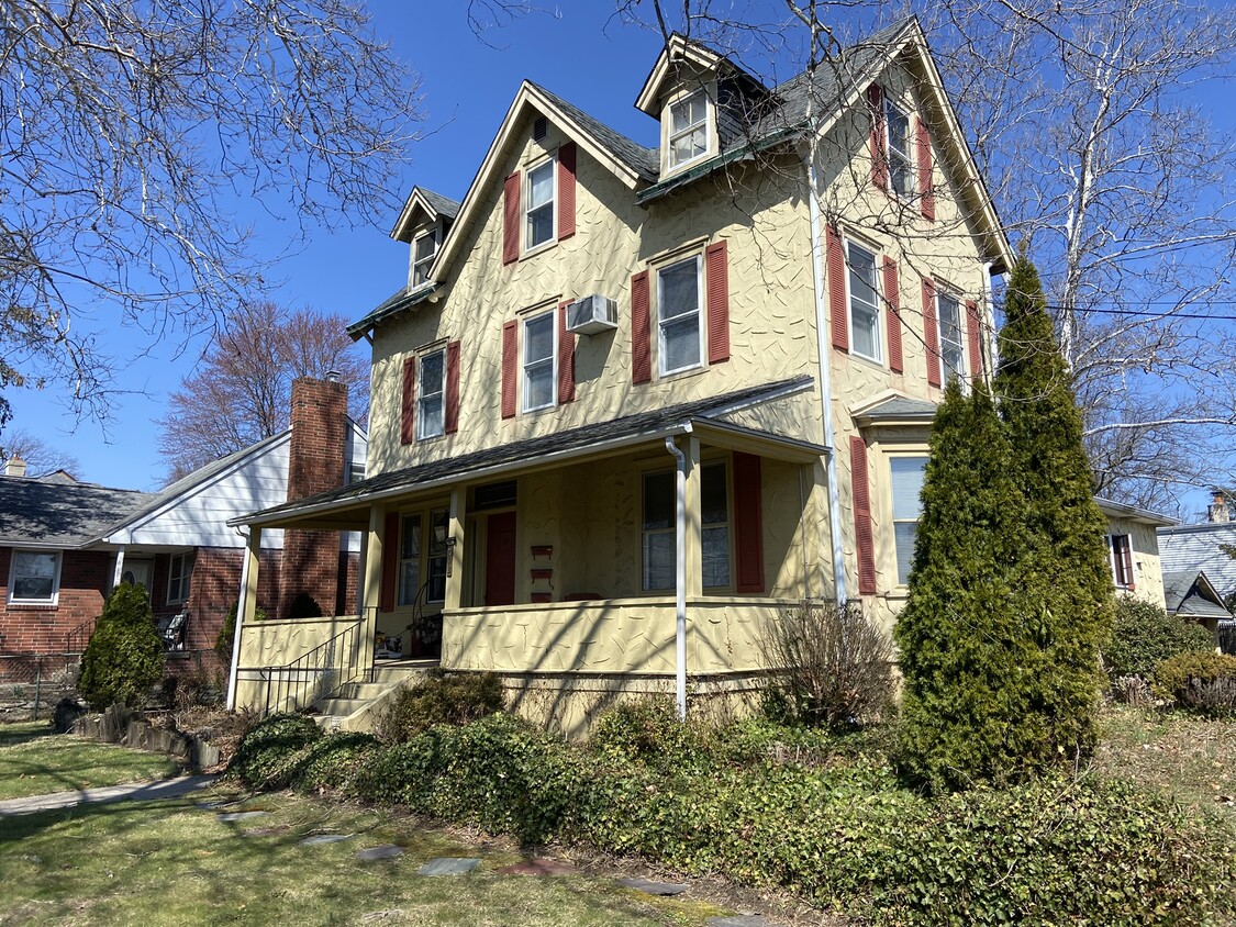 Two bedroom one bath first floor - 703 Clifton Ave