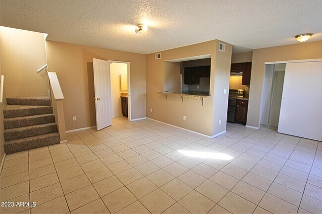 Building Photo - 410 E 9th Ave