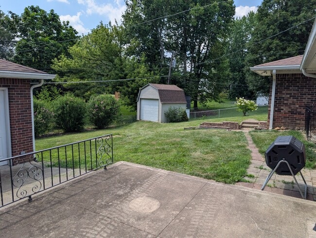 Building Photo - 408 Hopkins Rd