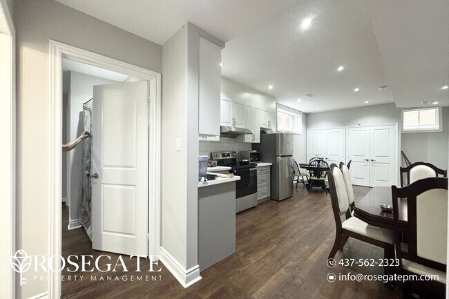 Building Photo - Renovated 2-Bedroom Suite | 900 Sq Ft | Fa...