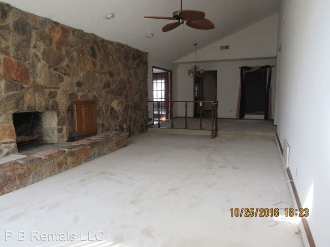 Building Photo - 911 NE Dove Ln