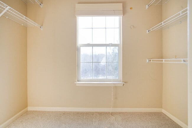 Building Photo - 1730 Bluffs Island Ct