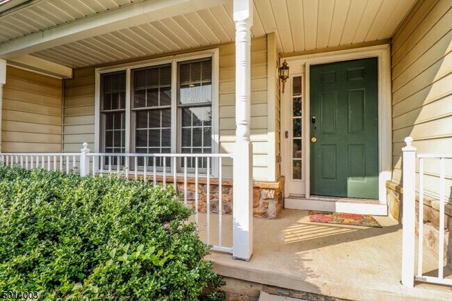 Foto del edificio - 173 Patriot Hill Dr