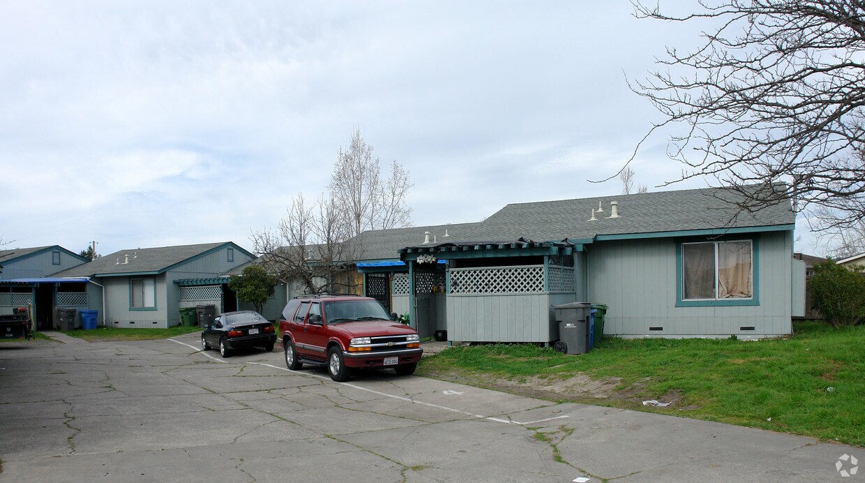 Primary Photo - 1009 Aston Ave