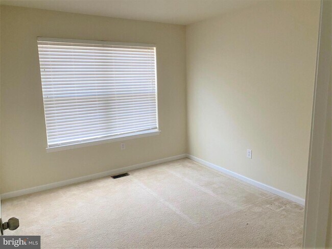 Building Photo - 5940 Valley Forge Dr