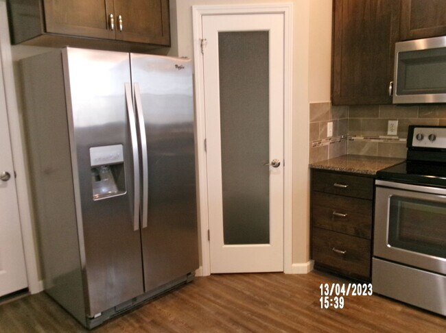 Foto del edificio - Edgewater Village--1050 Front Ave NE.