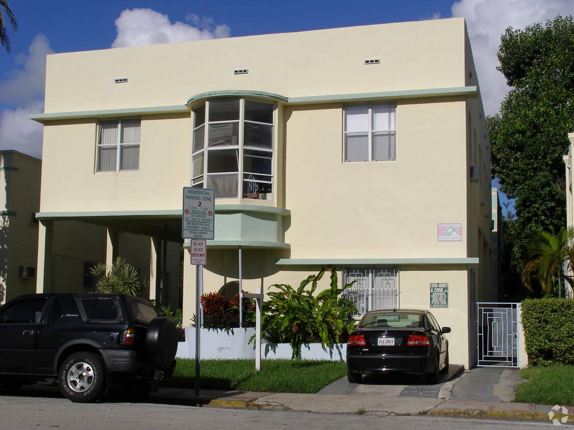 Front View - 1552-1570 Euclid Ave