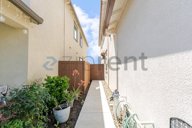 Foto del edificio - 6193 Oberlander Dr