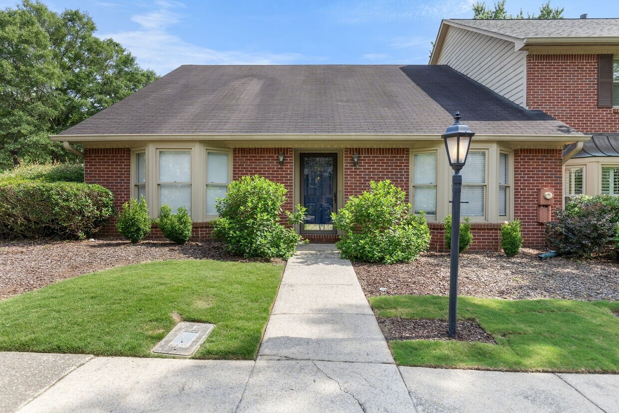 Foto principal - ?Just Listed for Lease in Hoover!?