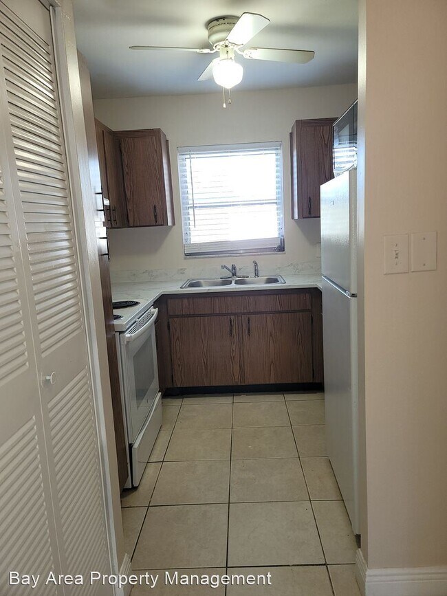 Building Photo - 2 br, 1 bath House - 389 S. McMullen Booth...