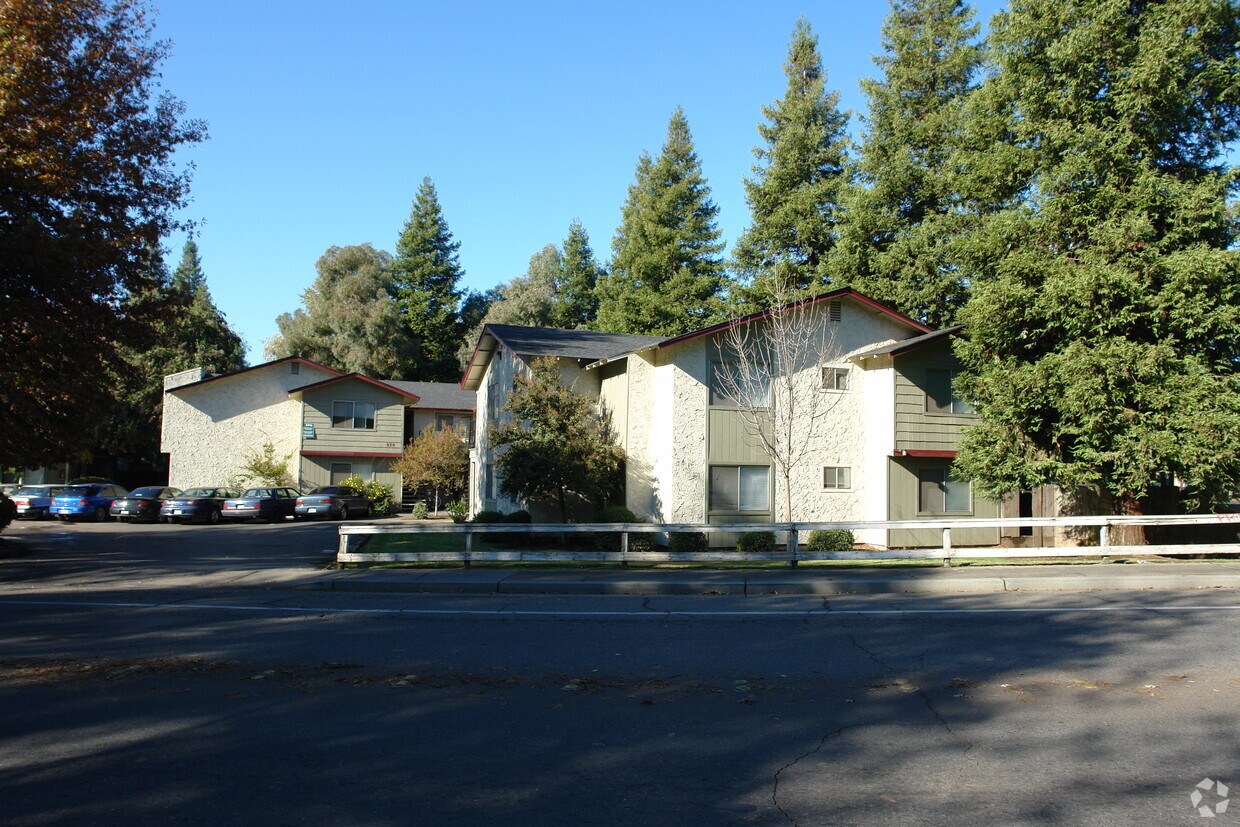Building Photo - 920 W Sacramento Ave