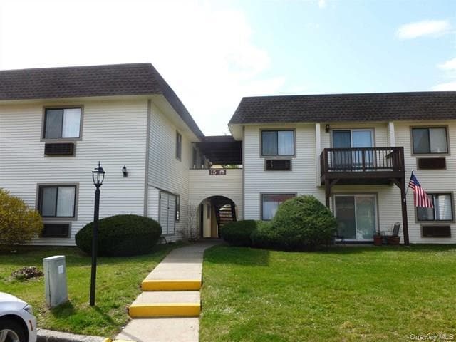 Building Photo - 15 Club House Dr